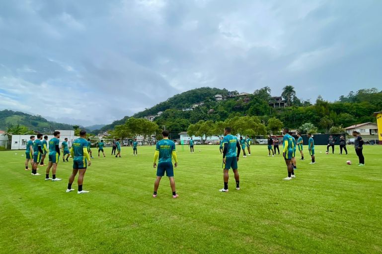 Elenco do Brusque FC se reapresenta para jogo decisivo contra o Concórdia