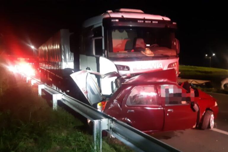 Caminhão com placas de Brusque se envolve em acidente com morte na BR-376 no PR