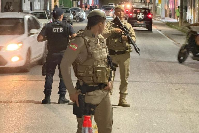 Veículos são removidos ao pátio após blitz noturna da GTB e Polícia em Brusque