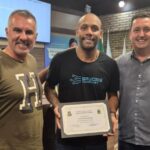 Ex-lateral da Seleção Brasileira, Maicon recebe moção da Câmara de Brusque