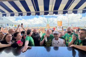 VÍDEO: Luciano Hang inaugura novo espaço do Pastel do Zé em Maringá