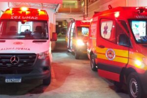 Bombeiros atendem homem que caiu de telhado em Guabiruba e perdeu consciência