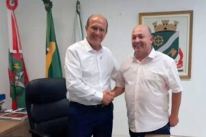Ex-prefeito Ari Vequi presta homenagem ao pastor Gilmar Doerner
