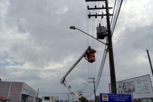 Cerca de 150 novas luminárias de LED são instaladas na Rodovia Ivo Silveira