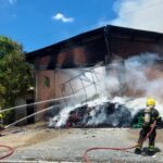 Incêndio mobiliza bombeiros por 11 horas em Blumenau; VÍDEO