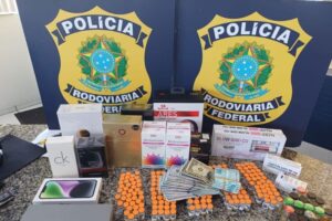 PRF intercepta carga ilegal de anabolizantes e remédios para emagrecer em Joinville