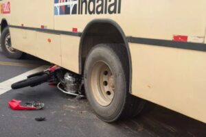 Motociclista morre após colisão com ônibus em Indaial