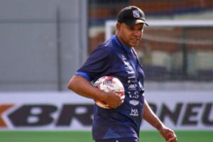 Carlos Renaux perde técnico Gabriel Silveira após menos de um mês no comando