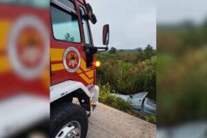 Capotamento na madrugada de domingo termina com vítima fatal na SC-477