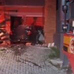 Carro invade residência e causa vazamento de gás após colisão em Bombinhas