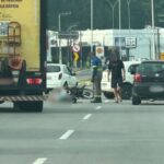 Motociclista é encaminhado para avaliação médica após acidente na Antônio Heil