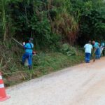 Cinco equipes foram às ruas para realizar um intenso trabalho de roçada por Brusque