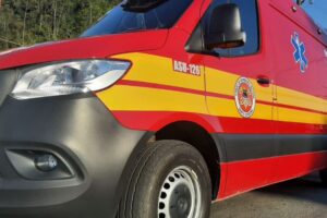 Criança de 5 anos é atropelada e encaminhada ao Hospital Azambuja