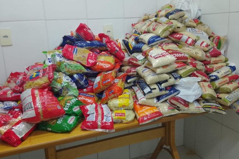 Mercado de Pulgas arrecada 1,8 tonelada de alimentos