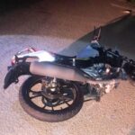 Motociclista e garupa ficam gravemente feridos após acidente na Rodovia Antônio Heil