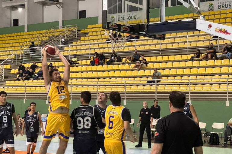 Oito equipes disputam o título do Municipal de Basquete de Brusque