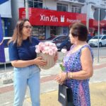 VÍDEO: Rádio Araguaia distribui 300 rosas em ação especial pelo Dia da Mulher