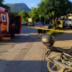 Motociclista morre após colidir contra poste e ser arremessado a 20 metros
