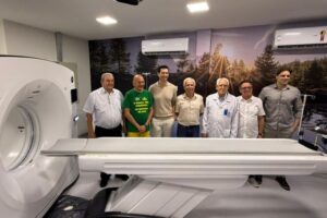 Luciano Hang prestigia apresentação de novo tomógrafo no Hospital Azambuja
