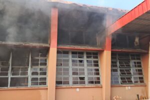 Atualização: fogo em empresa de Brusque consome 50 mil litros de água e mobiliza equipes