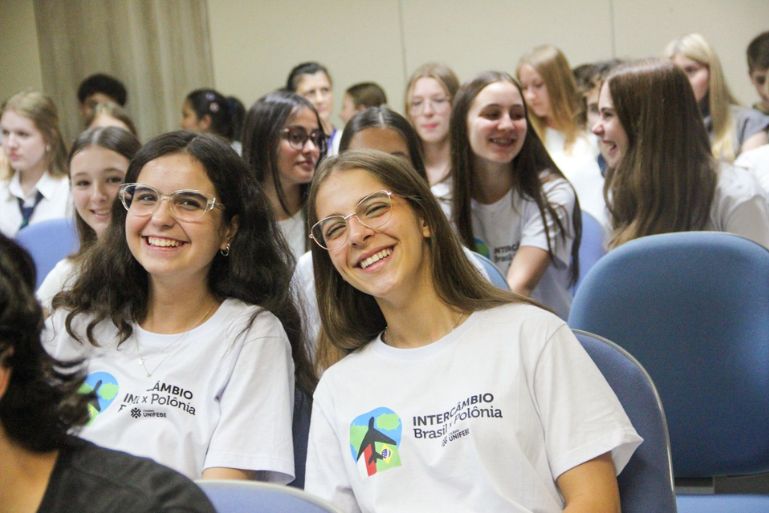 Estudantes poloneses em intercâmbio visitam a Prefeitura de Brusque