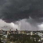 Inmet emite alerta para chuvas fortes e ventos intensos em Santa Catarina