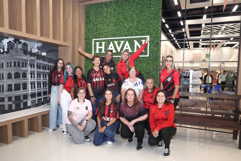 Havan e Athletico Paranaense homenageiam torcedoras em ação especial de Dia da Mulher