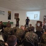 Soldados do Tiro de Guerra recebem palestra sobre segurança na direção com motocicletas