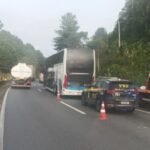 Ônibus que seguia para SC envolve-se em acidente com óbito no PR