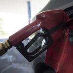 Governo zera imposto e subsidia diesel para conter alta do petróleo