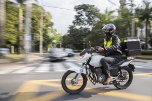Palestra gratuita promove conscientização e segurança para motoboys em Brusque