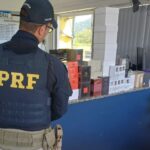 PRF e Receita apreendem carga de perfumes de luxo em Joinville