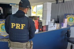 PRF e Receita apreendem carga de perfumes de luxo em Joinville