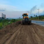 Trechos da Beira Rio, nas duas margens, passam por trabalhos de nivelamento
