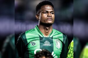 Brusque anuncia filho de ex-zagueiro do clube, como primeiro reforço após o Catarinense