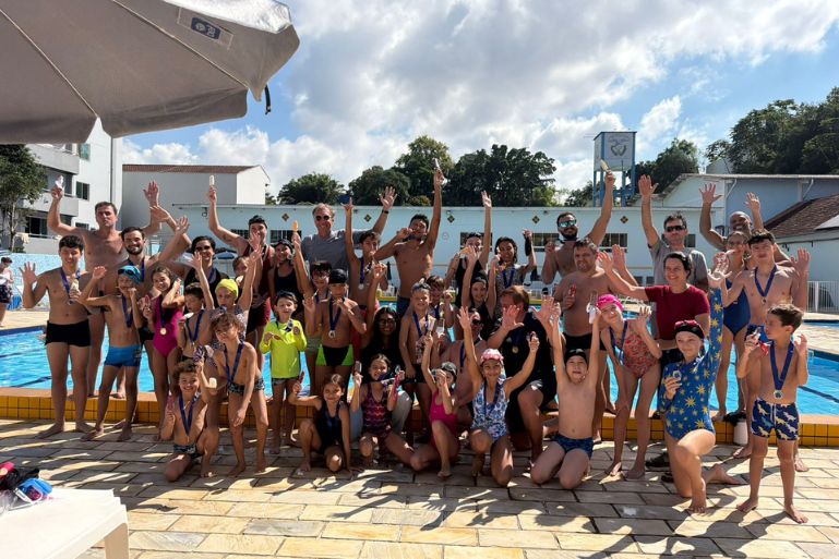 Festival de Natação reúne cerca de 70 participantes em Brusque