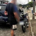 Mais um motociclista é flagrado pela GTB sem CNH e com moto irregular