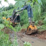 Trabalhos de limpeza de valas são realizados em Tomaz Coelho e São Luiz