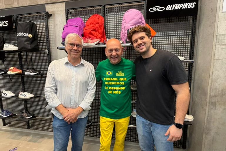 Luciano Hang prestigia reabertura da Pittol em Brusque após incêndio que atingiu loja em 2024