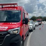 Capotamento após colisão mobiliza bombeiros em Ilhota