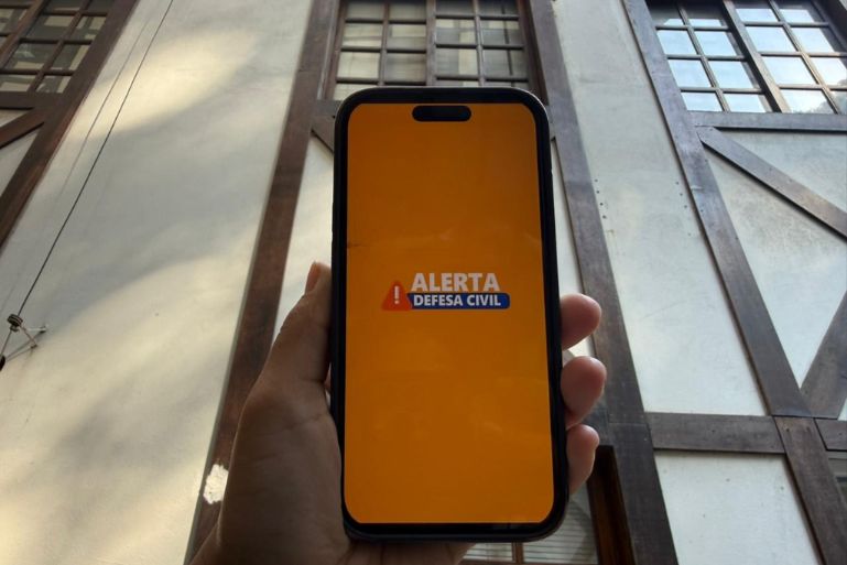 Moradores de Brusque passam a receber SMS sobre casos de dengue nos bairros