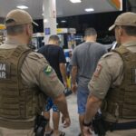 Dupla é detida após abordagem e apreensão de crack no bairro Azambuja