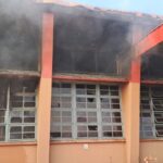 ATUALIZAÇÃO: Fogo em galpão é controlado pelo Corpo de Bombeiros