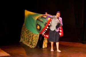 Brusque recebe três espetáculos gratuitos com a atriz Vanderleia Will