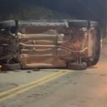 Capotamento mobiliza bombeiros na Travessa Lagoa Dourada, em Brusque