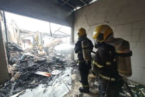 Bombeiros atualizam informações sobre incêndio em depósito no bairro Santa Terezinha