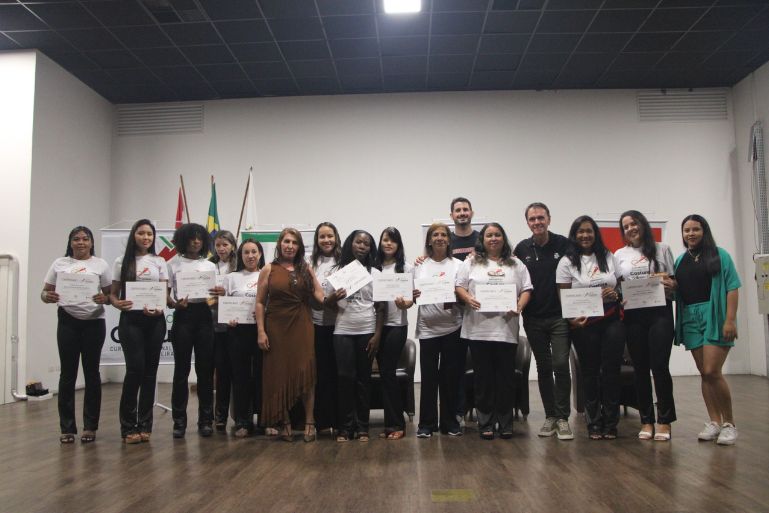 Projeto Escola de Costura forma mais 62 profissionais em Brusque