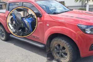 Colisão entre moto e caminhonete deixa mulher ferida no bairro Águas Claras