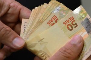 Aposentados e pensionistas do INSS terão o 13° salário antecipado