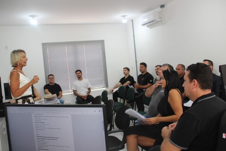 Procon lidera discussão sobre projeto “Limpa Poste” em Brusque